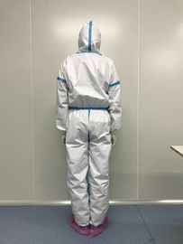 El vestido protector disponible personal se adapta a la bata blanca anti - los agentes químicos
